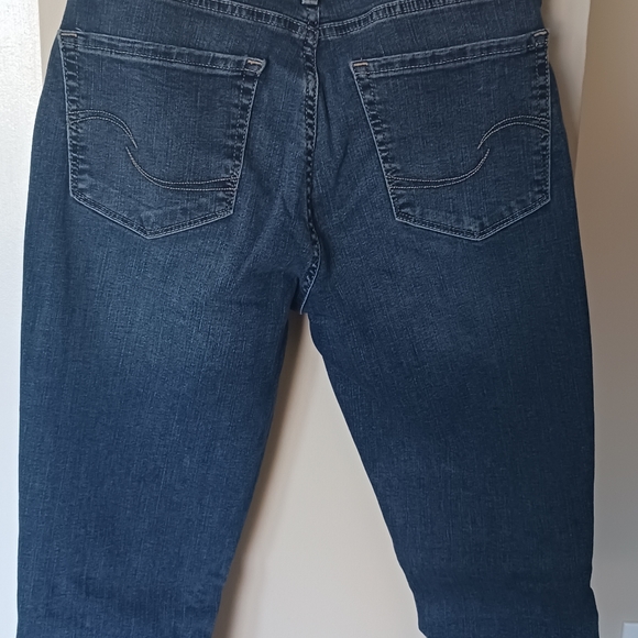 EUC Levi Strauss Skinny Jeans - Picture 2 of 5